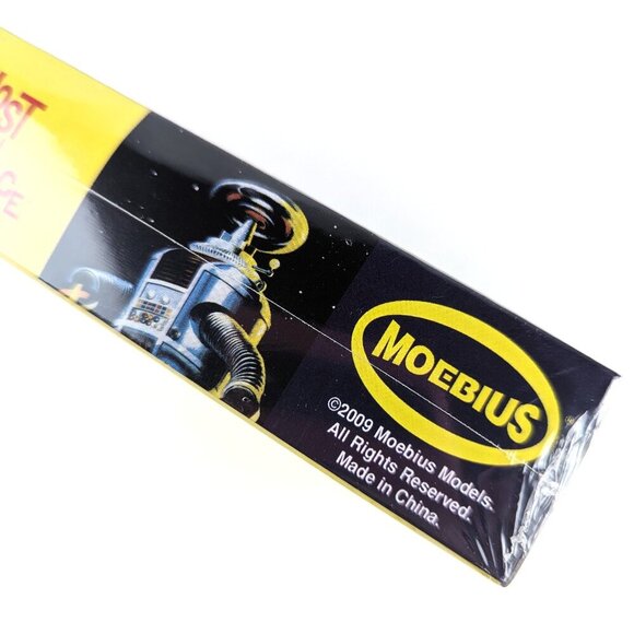 NEW Lost in Space Robot Model Kit by Moebius - Picture 5 of 5